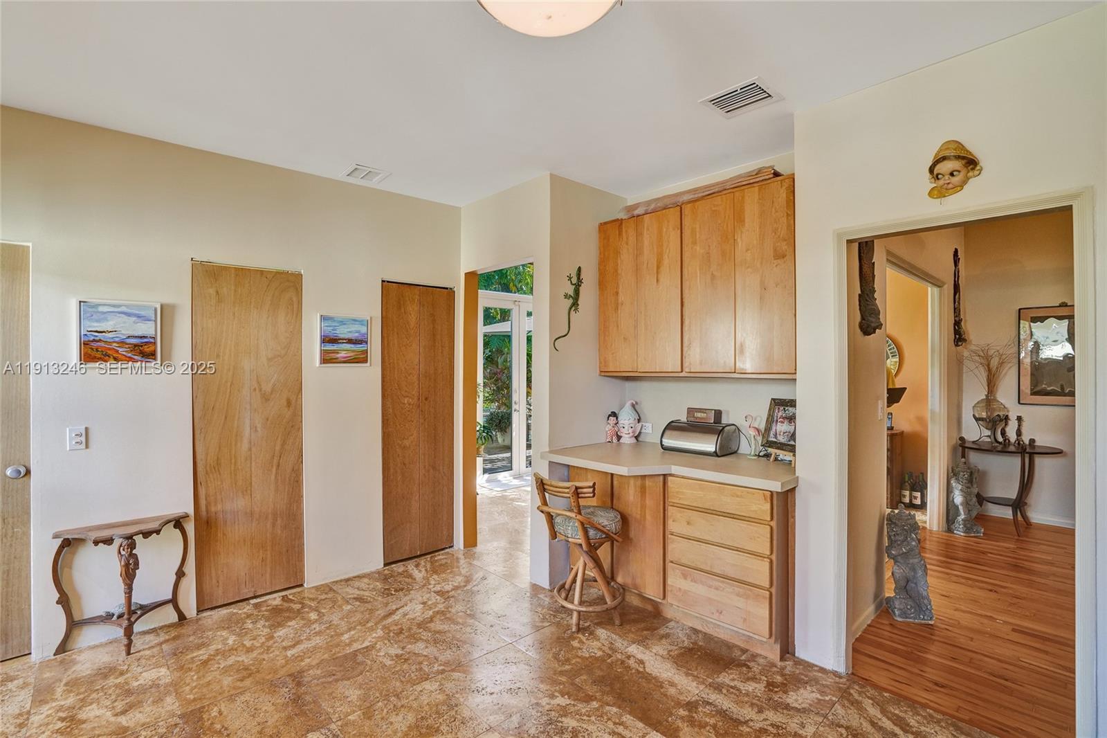 1335 Lenox Ave Miami Beach, FL 33139