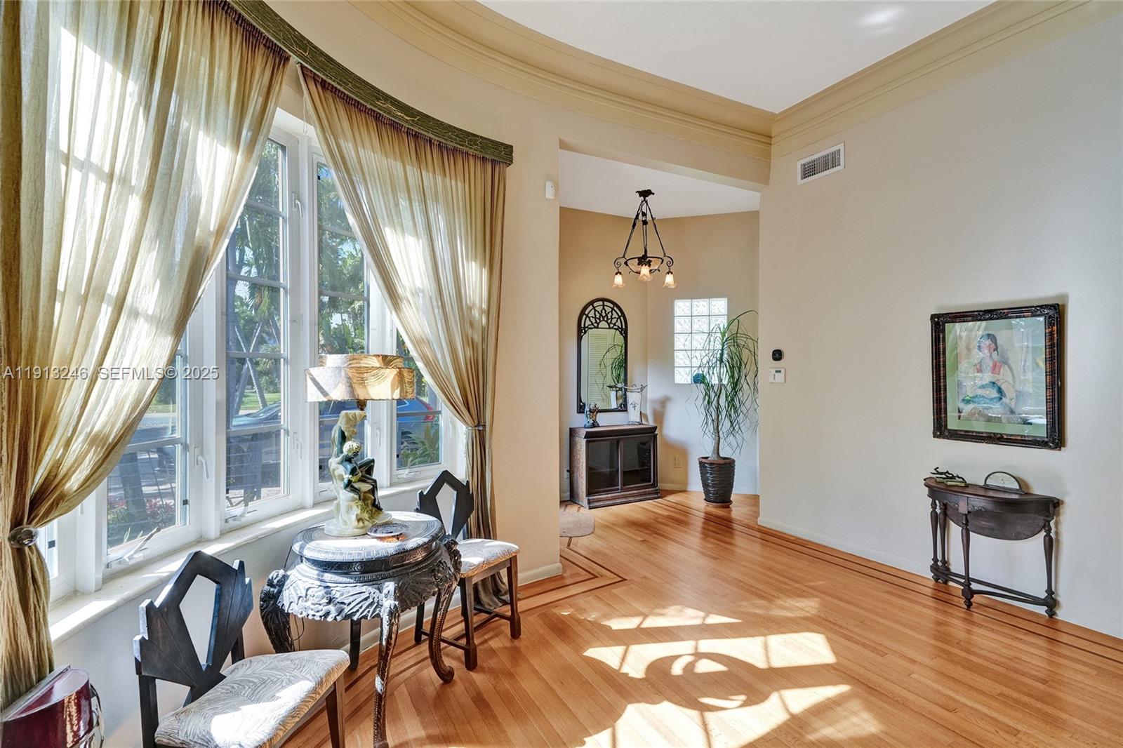 1335 Lenox Ave Miami Beach, FL 33139