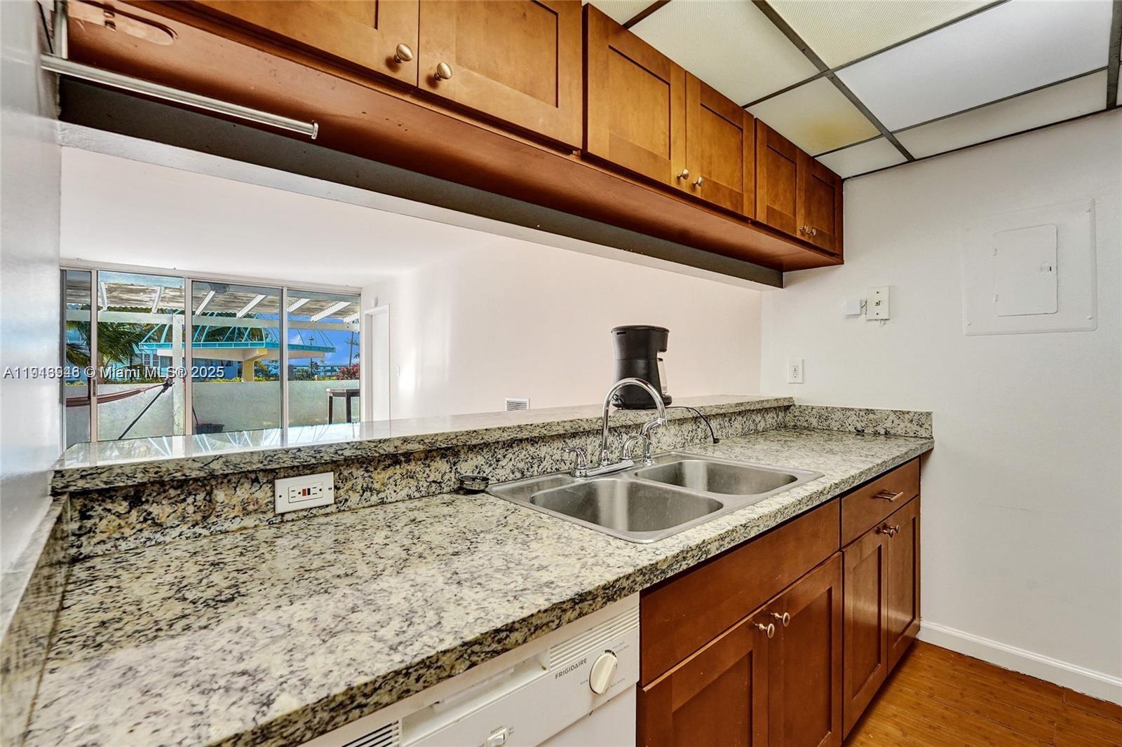 7601 E Treasure Dr #406 North Bay Village, FL 33141