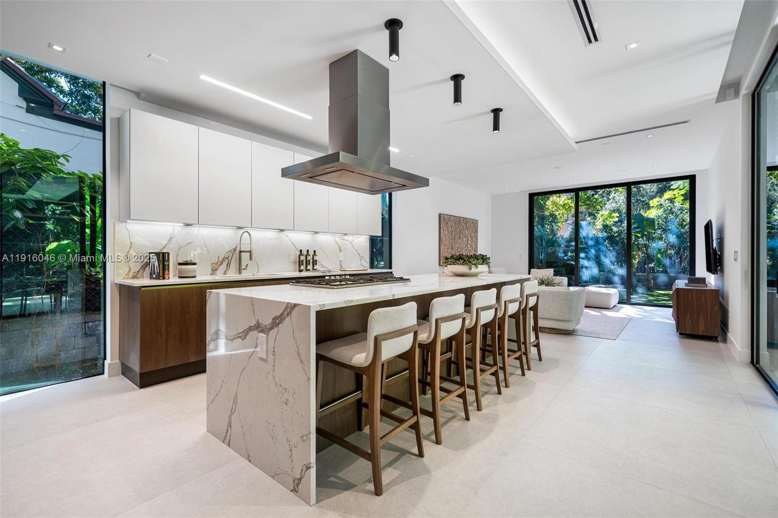 3670 Avocado Ave Miami, FL 33133