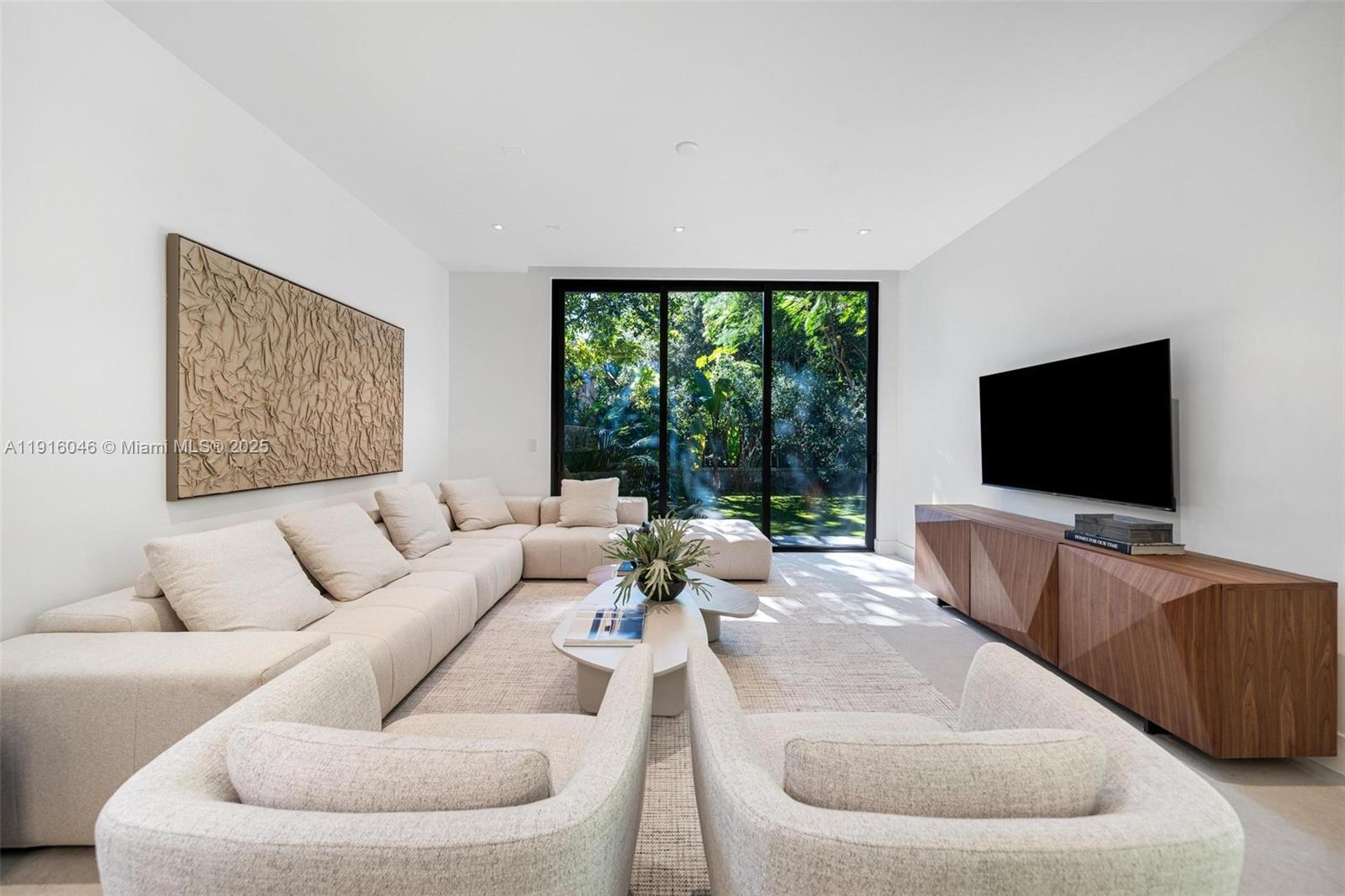 3670 Avocado Ave Miami, FL 33133