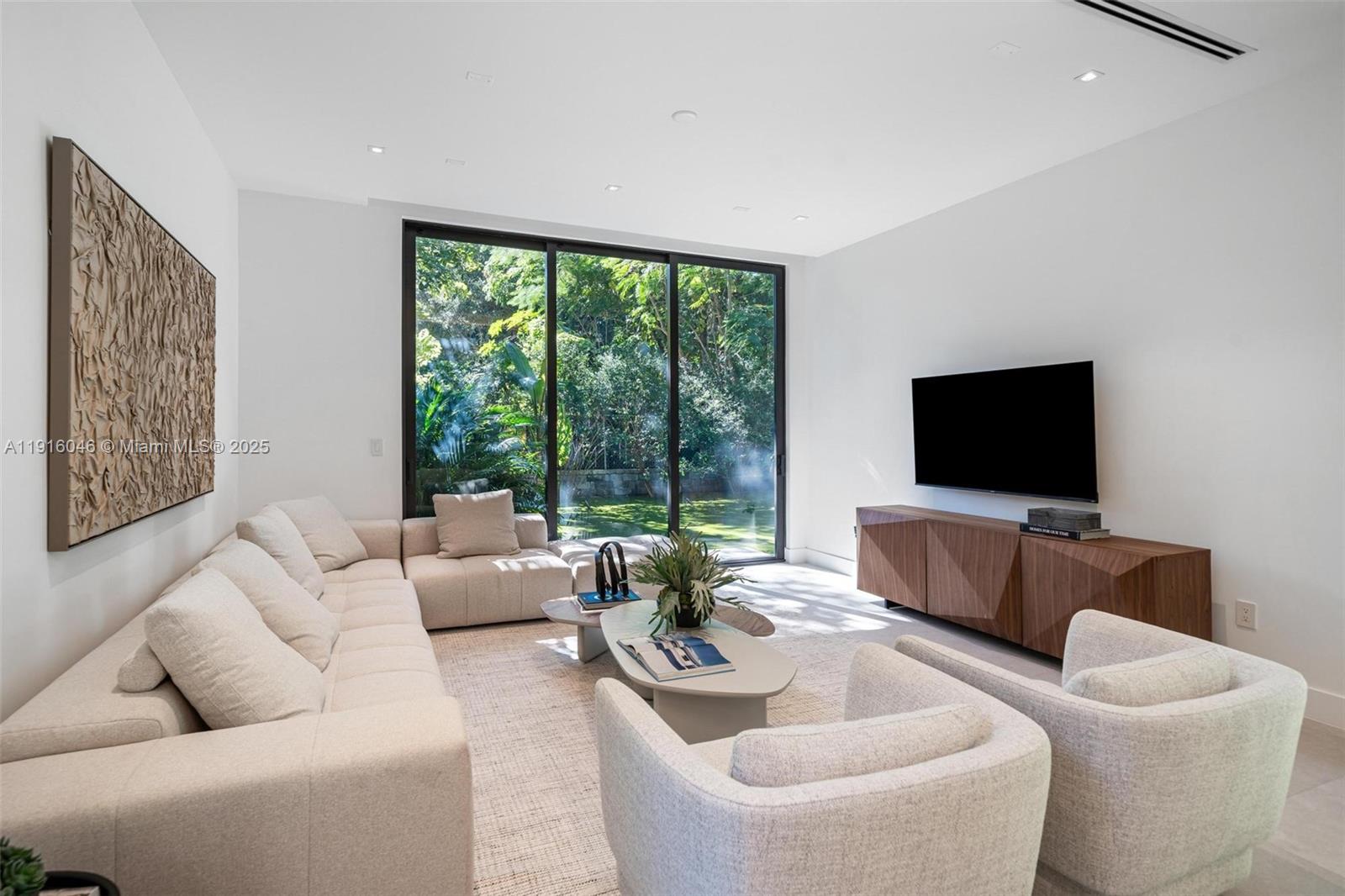 3670 Avocado Ave Miami, FL 33133