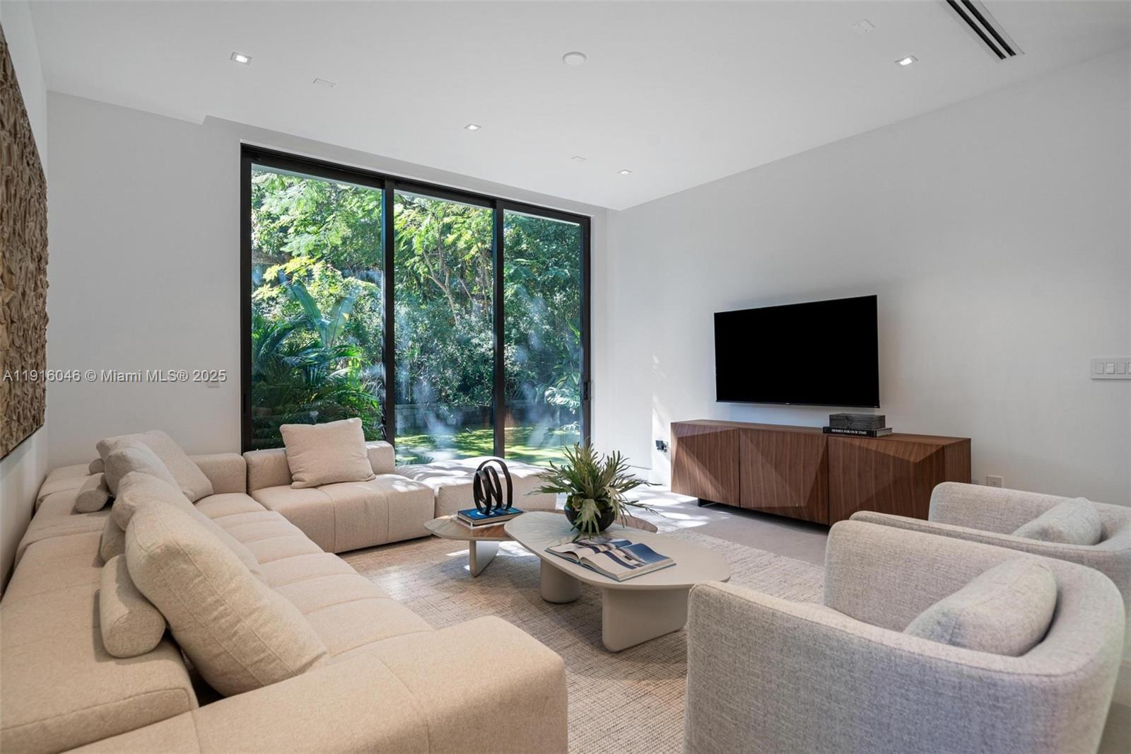 3670 Avocado Ave Miami, FL 33133