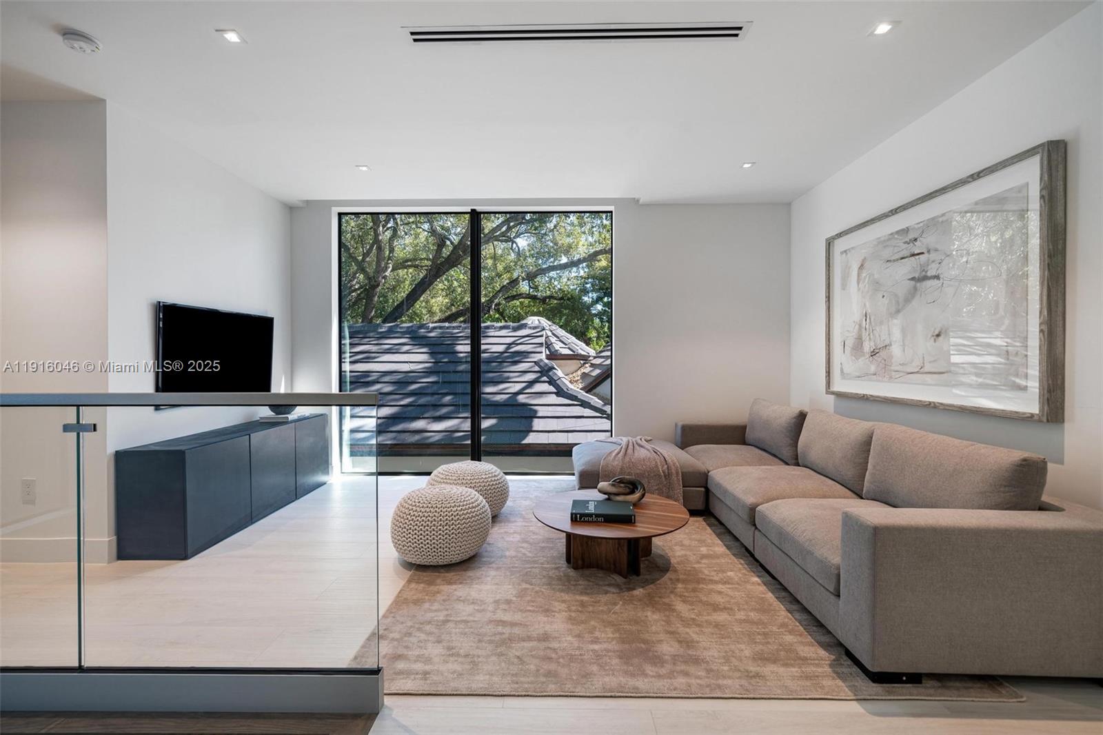 3670 Avocado Ave Miami, FL 33133