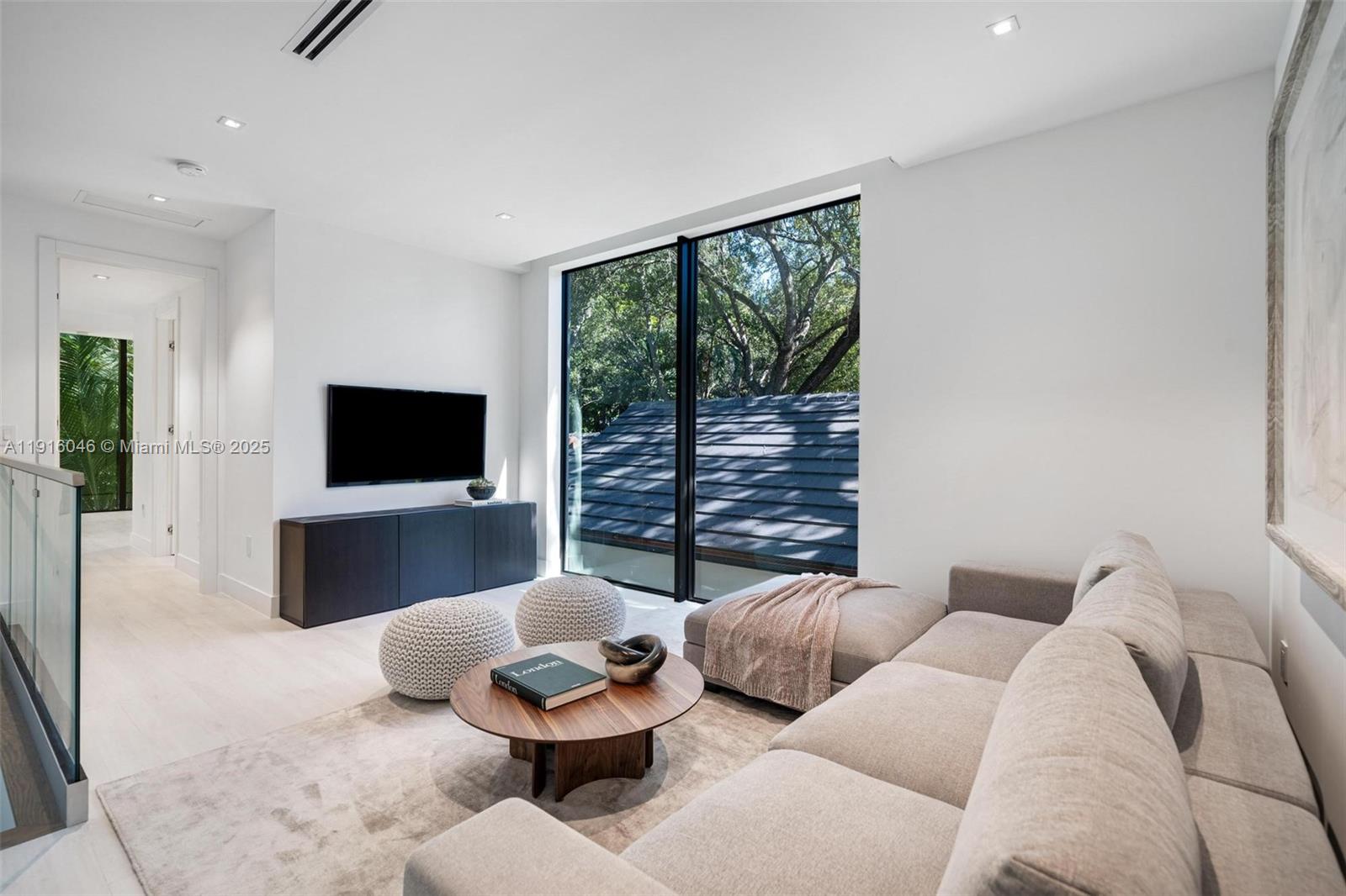 3670 Avocado Ave Miami, FL 33133