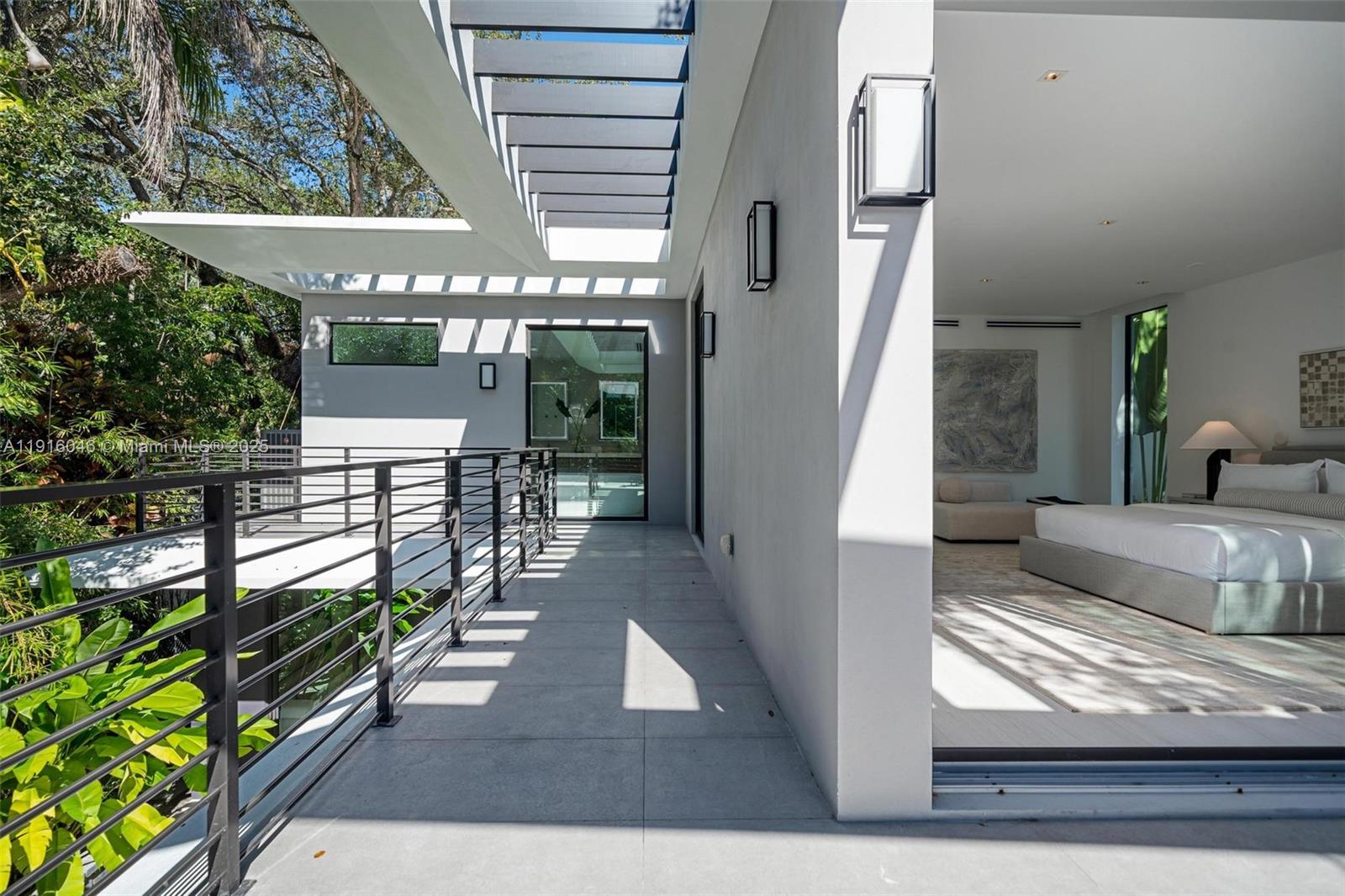 3670 Avocado Ave Miami, FL 33133