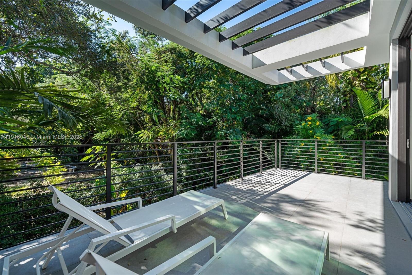 3670 Avocado Ave Miami, FL 33133