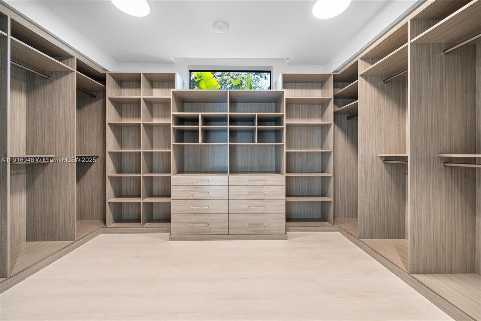 3670 Avocado Ave Miami, FL 33133