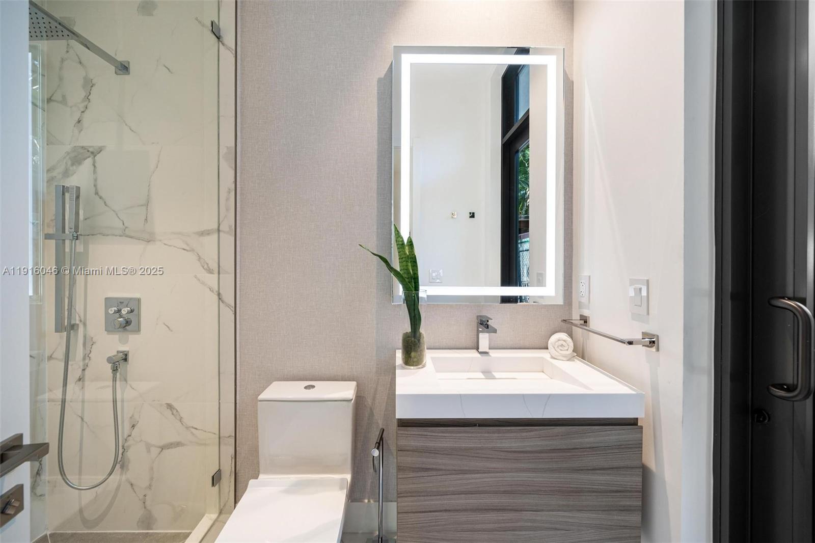 3670 Avocado Ave Miami, FL 33133