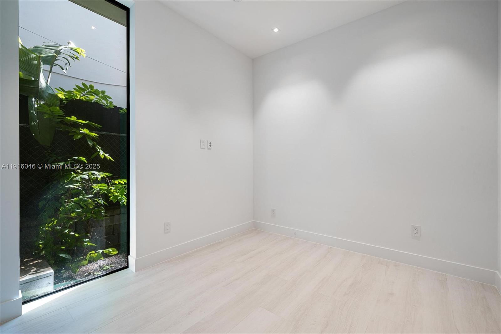 3670 Avocado Ave Miami, FL 33133