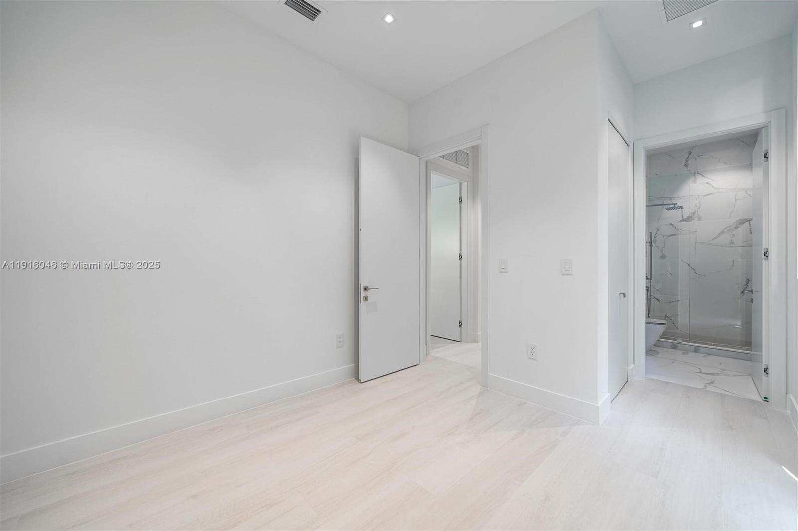 3670 Avocado Ave Miami, FL 33133