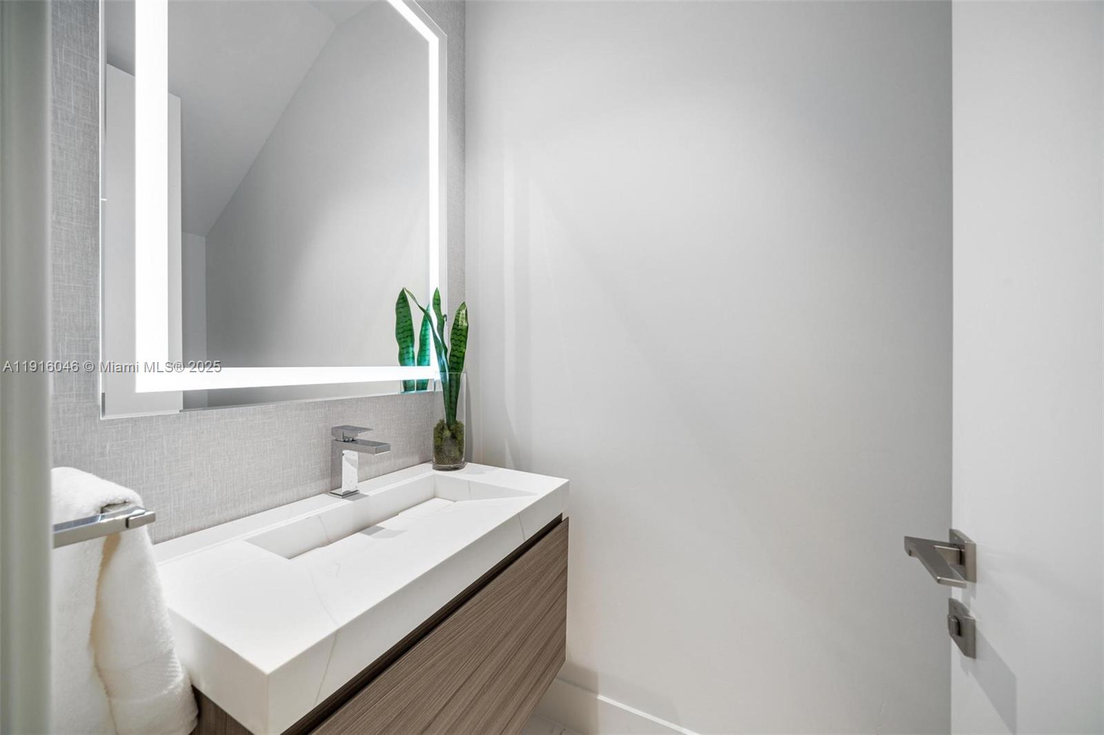 3670 Avocado Ave Miami, FL 33133