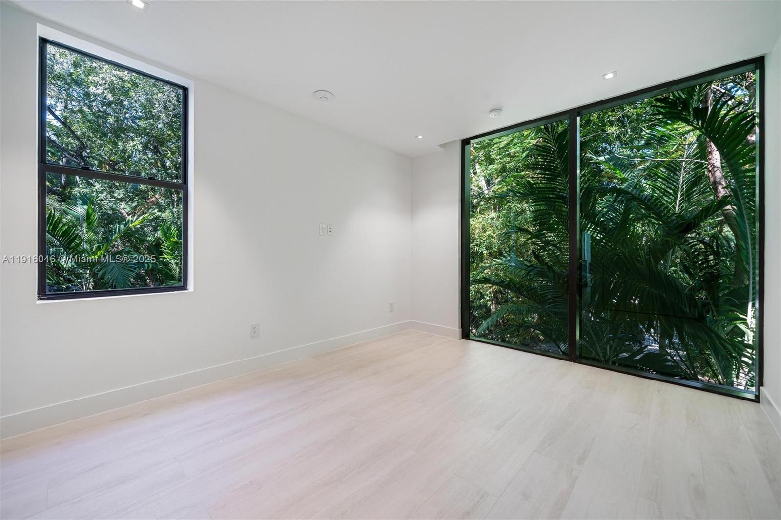 3670 Avocado Ave Miami, FL 33133