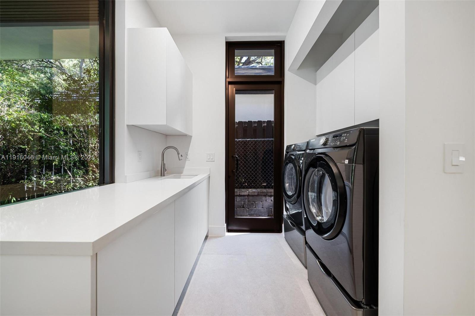 3670 Avocado Ave Miami, FL 33133