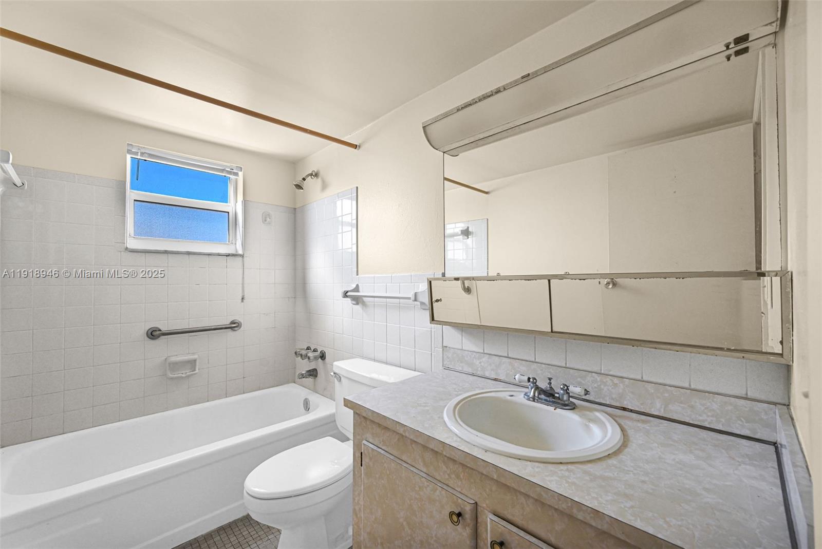 1830 Dixieanna St #506 Hollywood, FL 33020