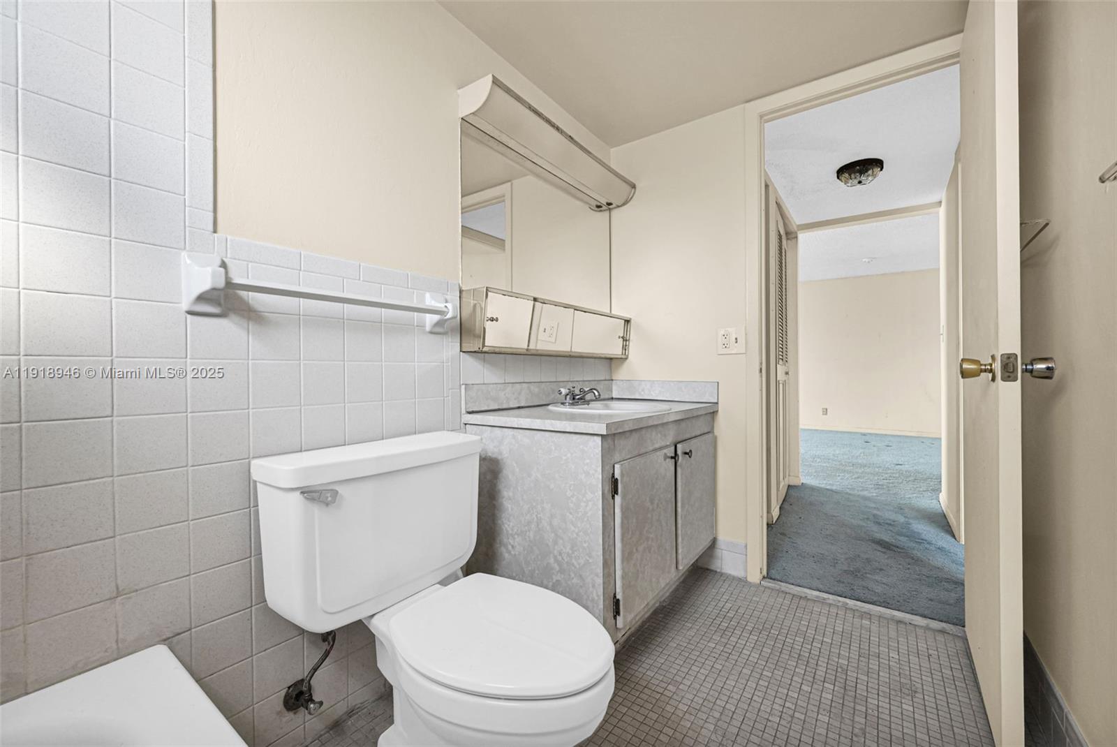 1830 Dixieanna St #506 Hollywood, FL 33020