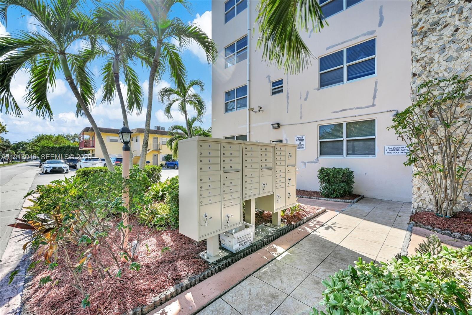 1830 Dixieanna St #506 Hollywood, FL 33020