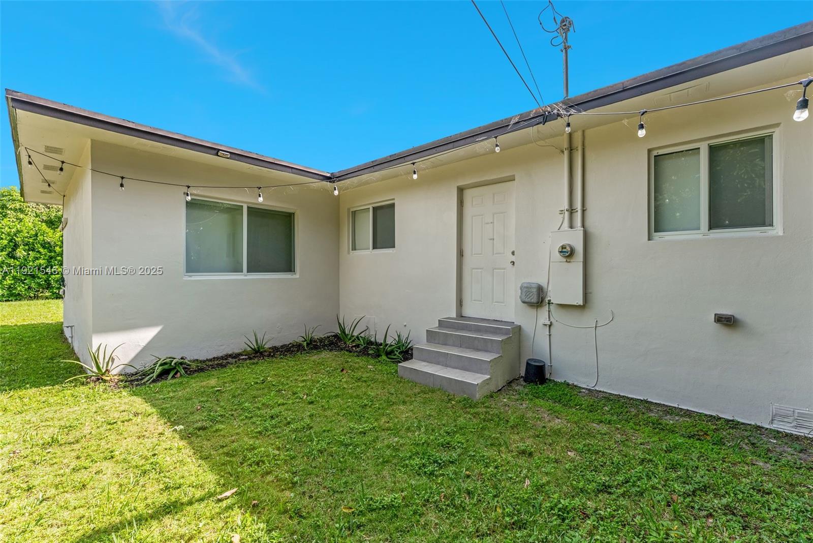 195 NW 115th St Miami, FL 33168