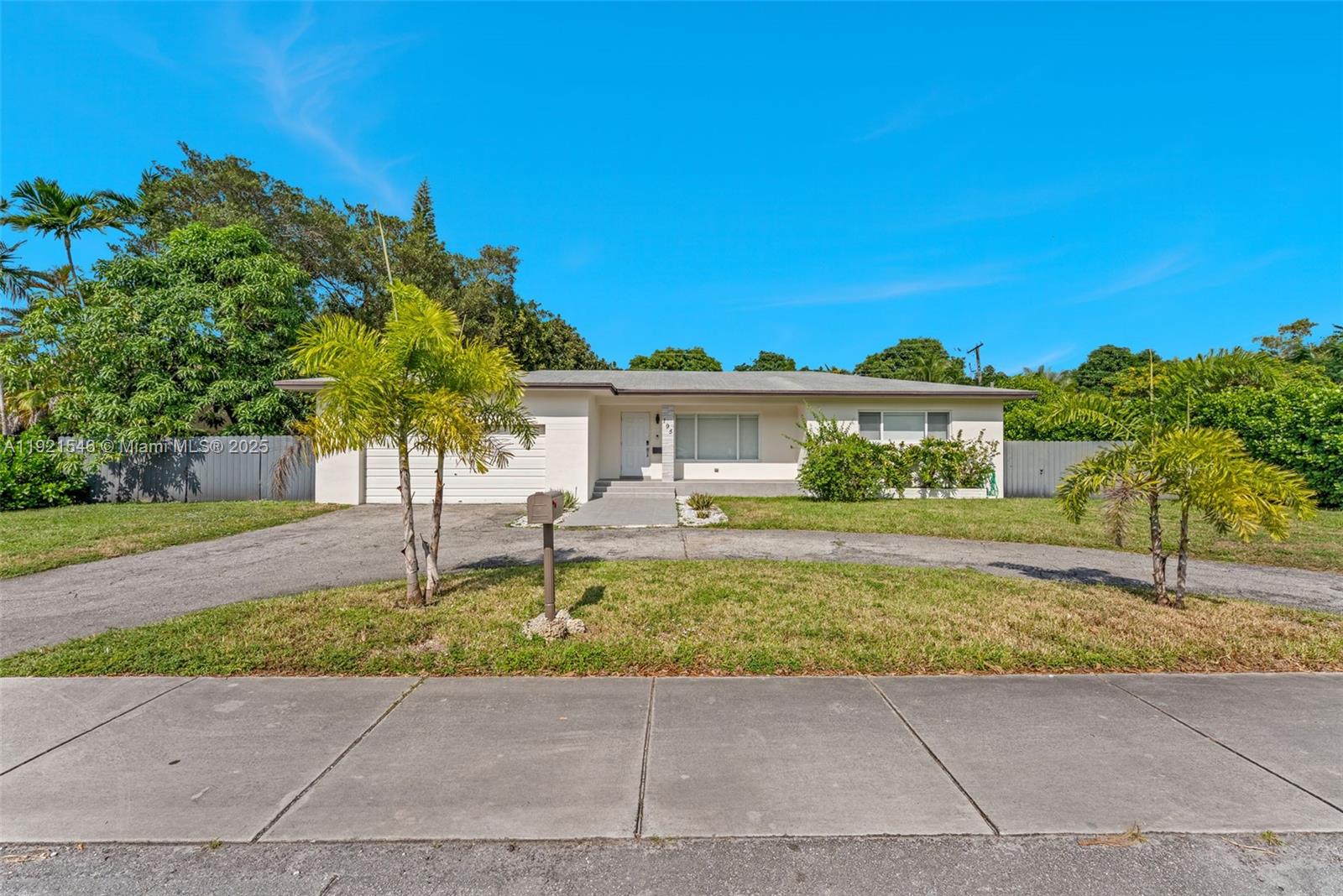 195 NW 115th St Miami, FL 33168