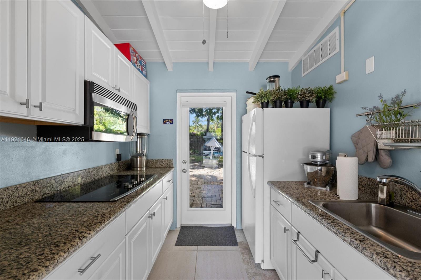 7720 SW 79th Ct Miami, FL 33143