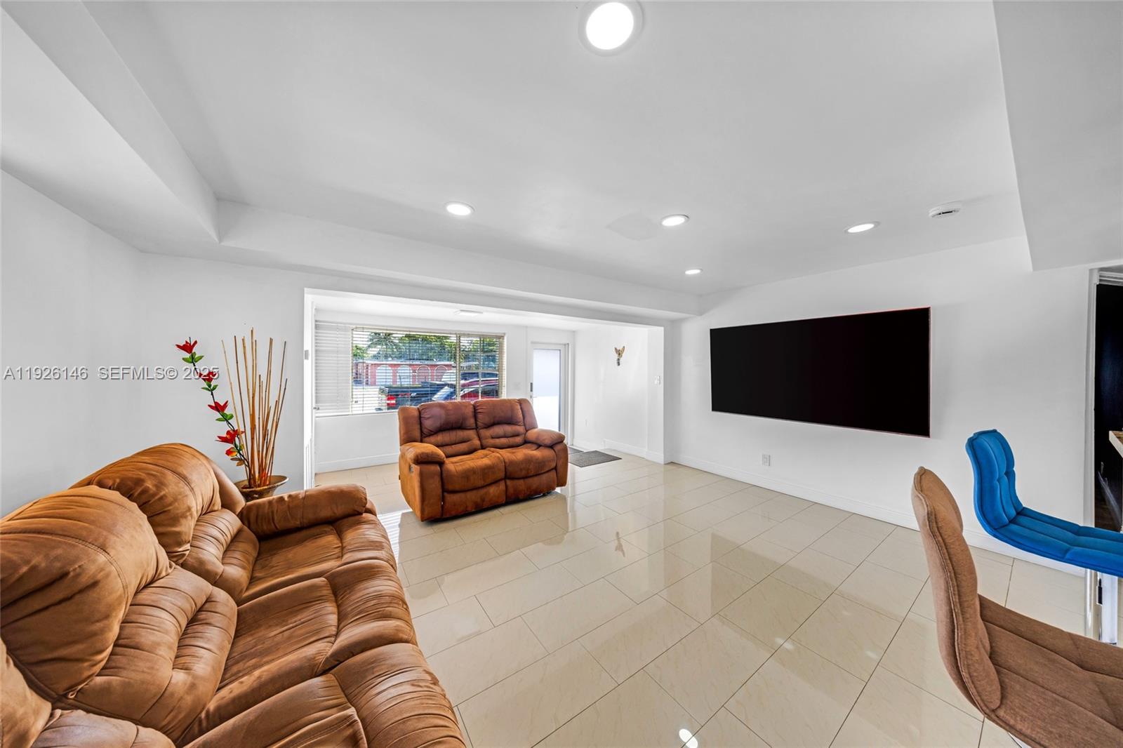 4660 E 4th Ave Hialeah, FL 33013