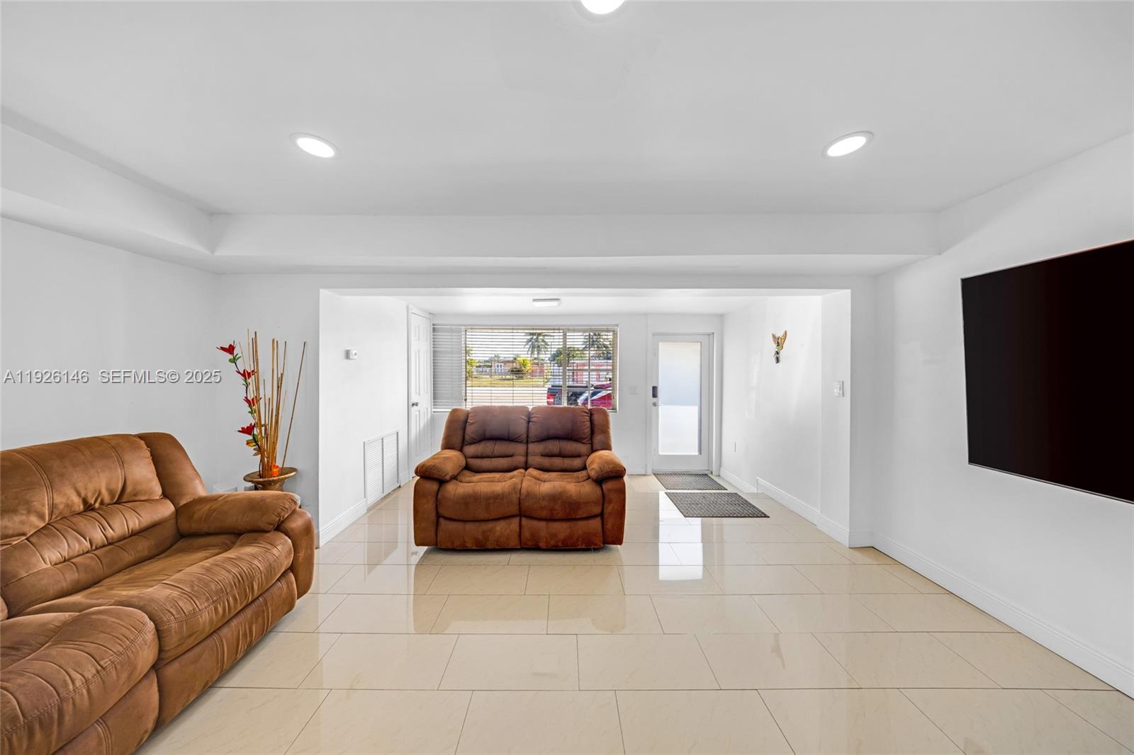 4660 E 4th Ave Hialeah, FL 33013