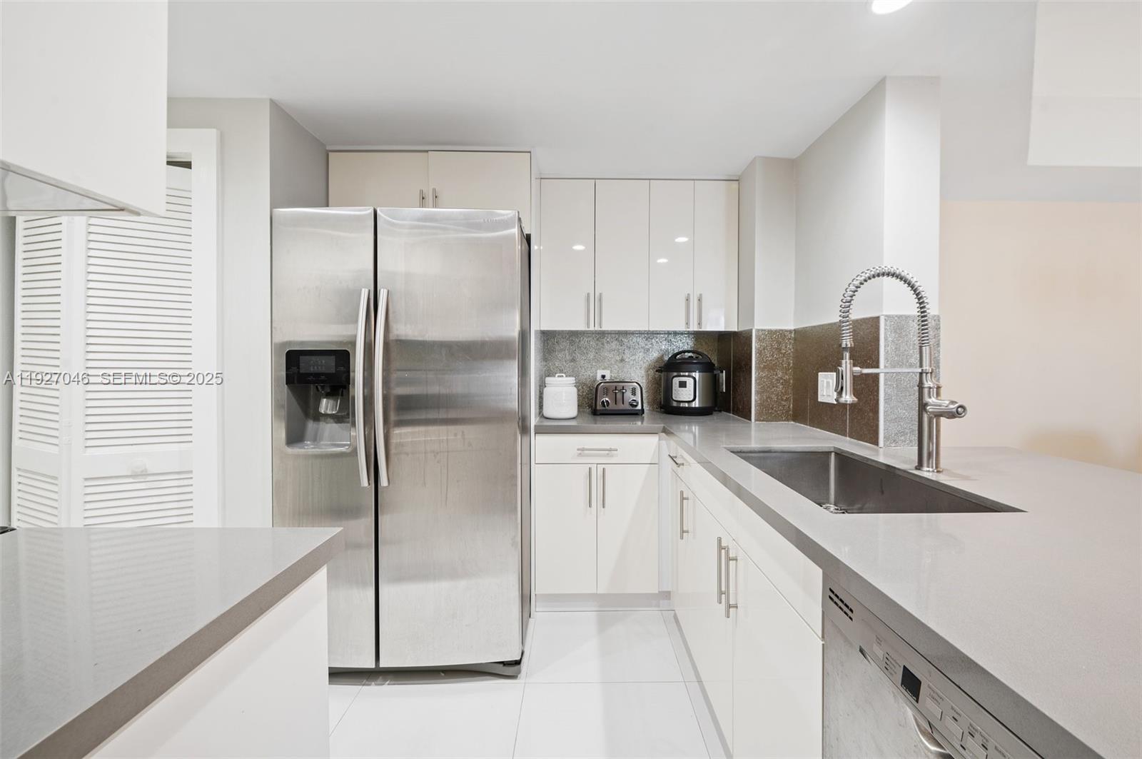 701 Brickell Key Blvd #1605 Miami, FL 33131