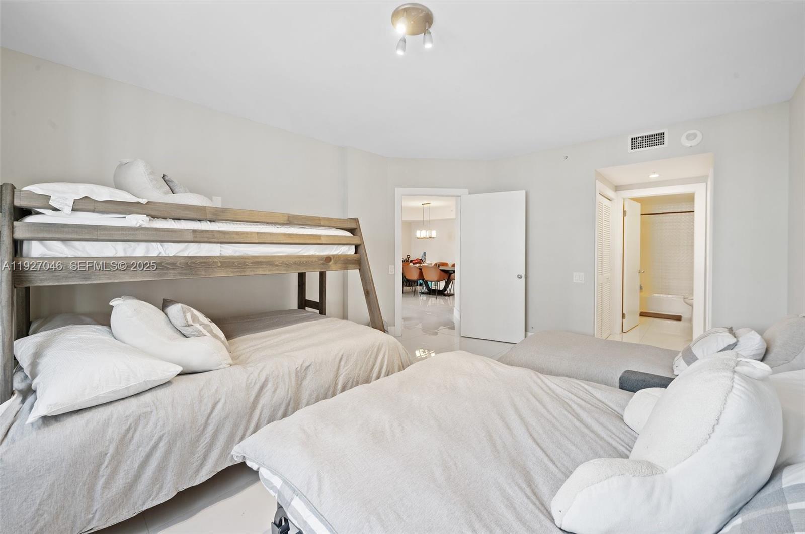 701 Brickell Key Blvd #1605 Miami, FL 33131