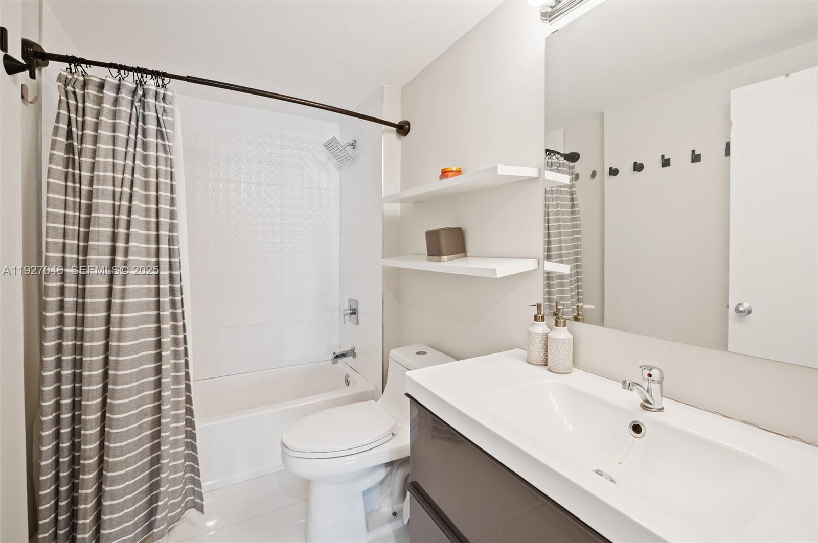 701 Brickell Key Blvd #1605 Miami, FL 33131