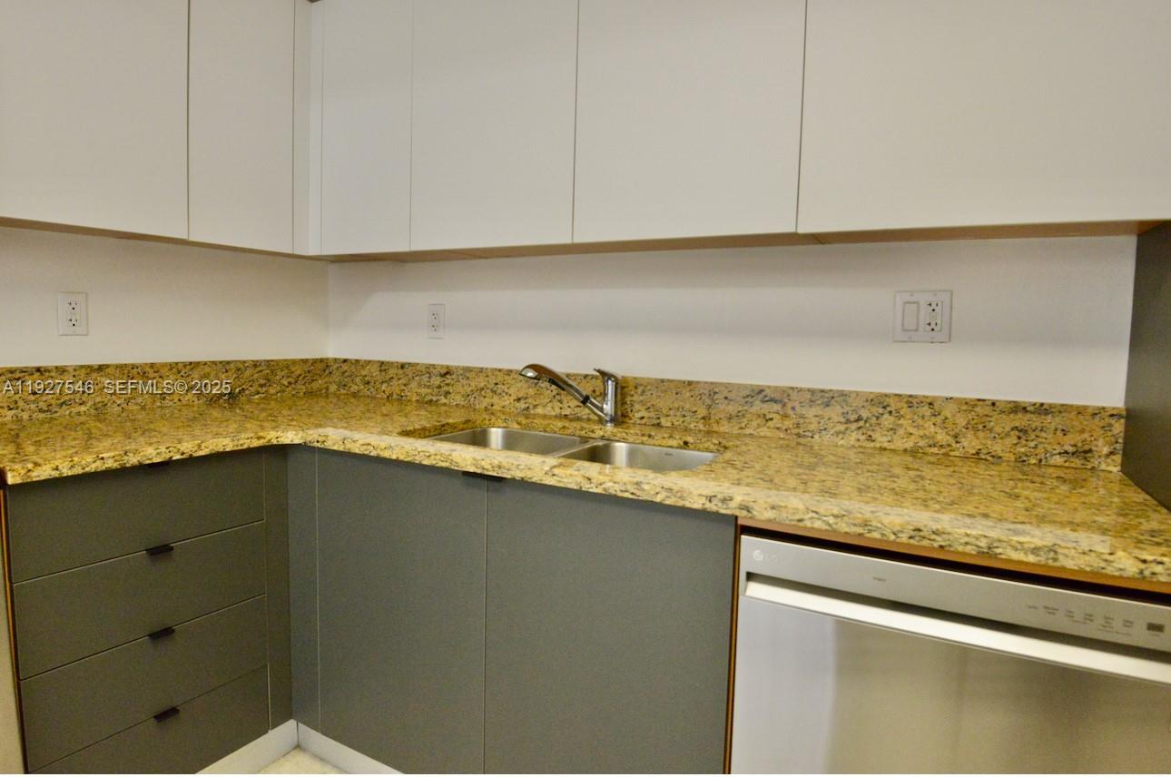 3300 NE 192nd St #903 Aventura, FL 33180