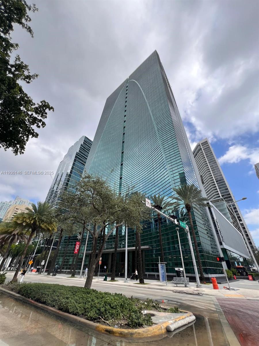 1395 Brickell Ave #2712