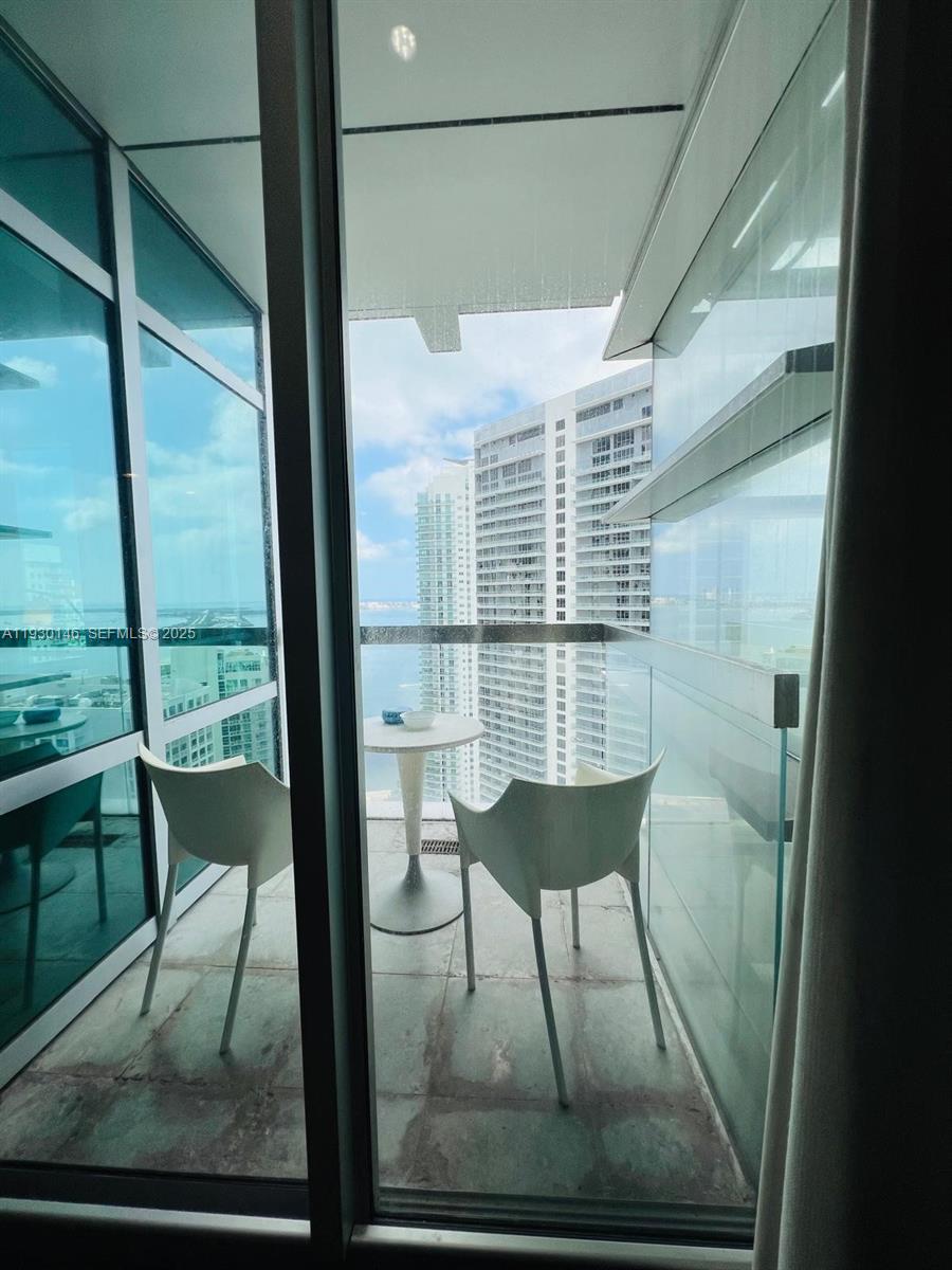image Brickell Arch11