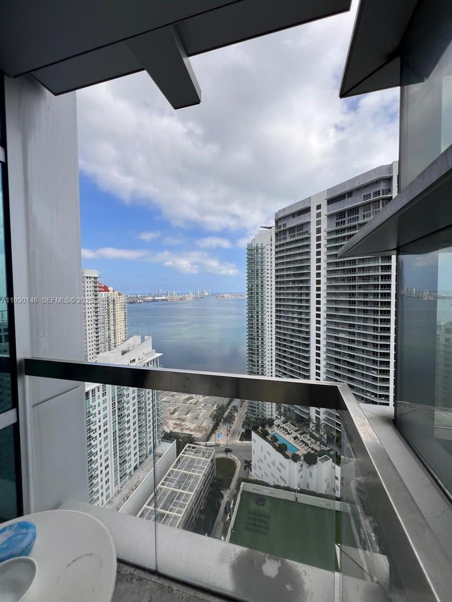 image Brickell Arch12
