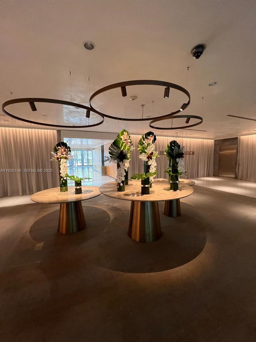 image Brickell Arch3