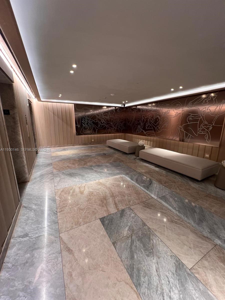 image Brickell Arch4