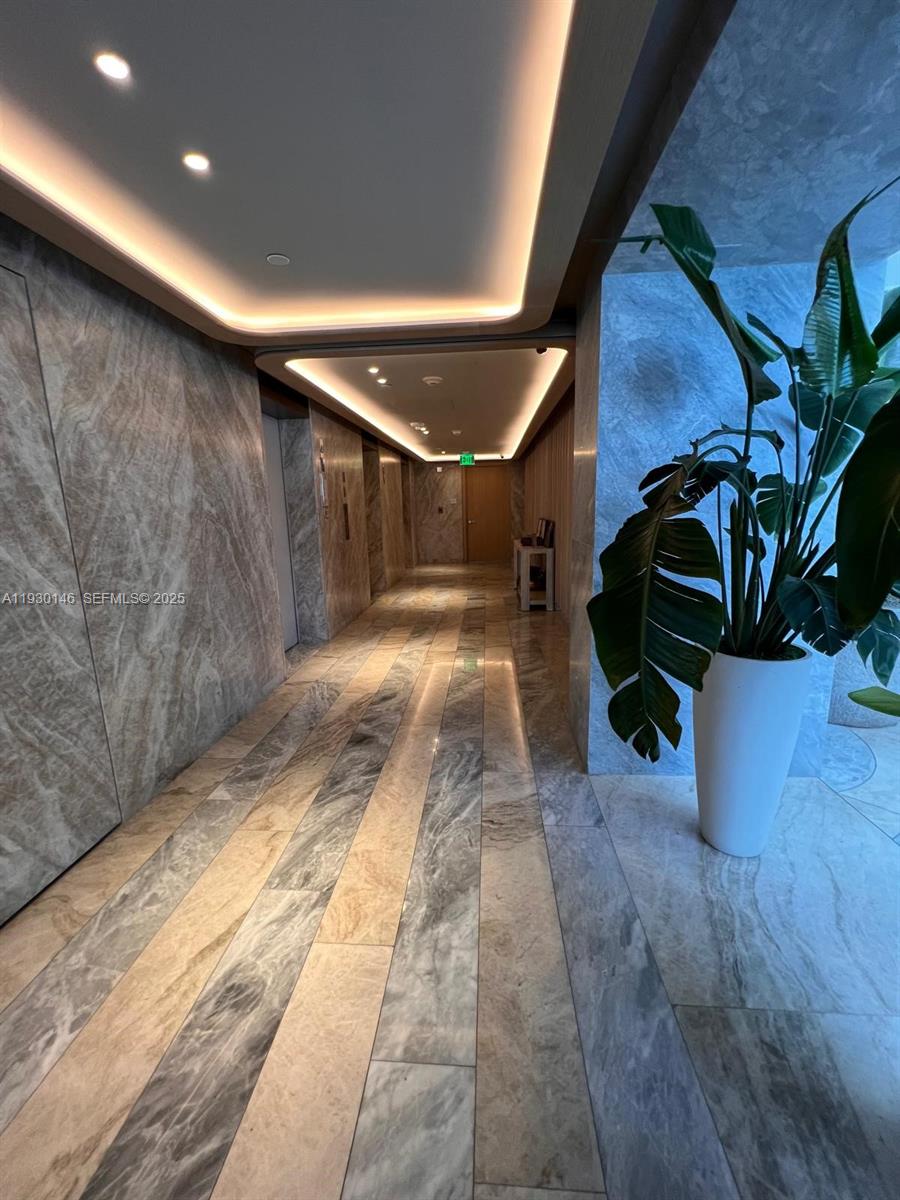 image Brickell Arch5