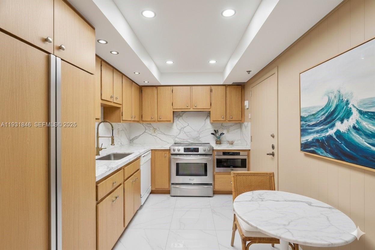 9511 Collins Ave #606 Surfside, FL 33154