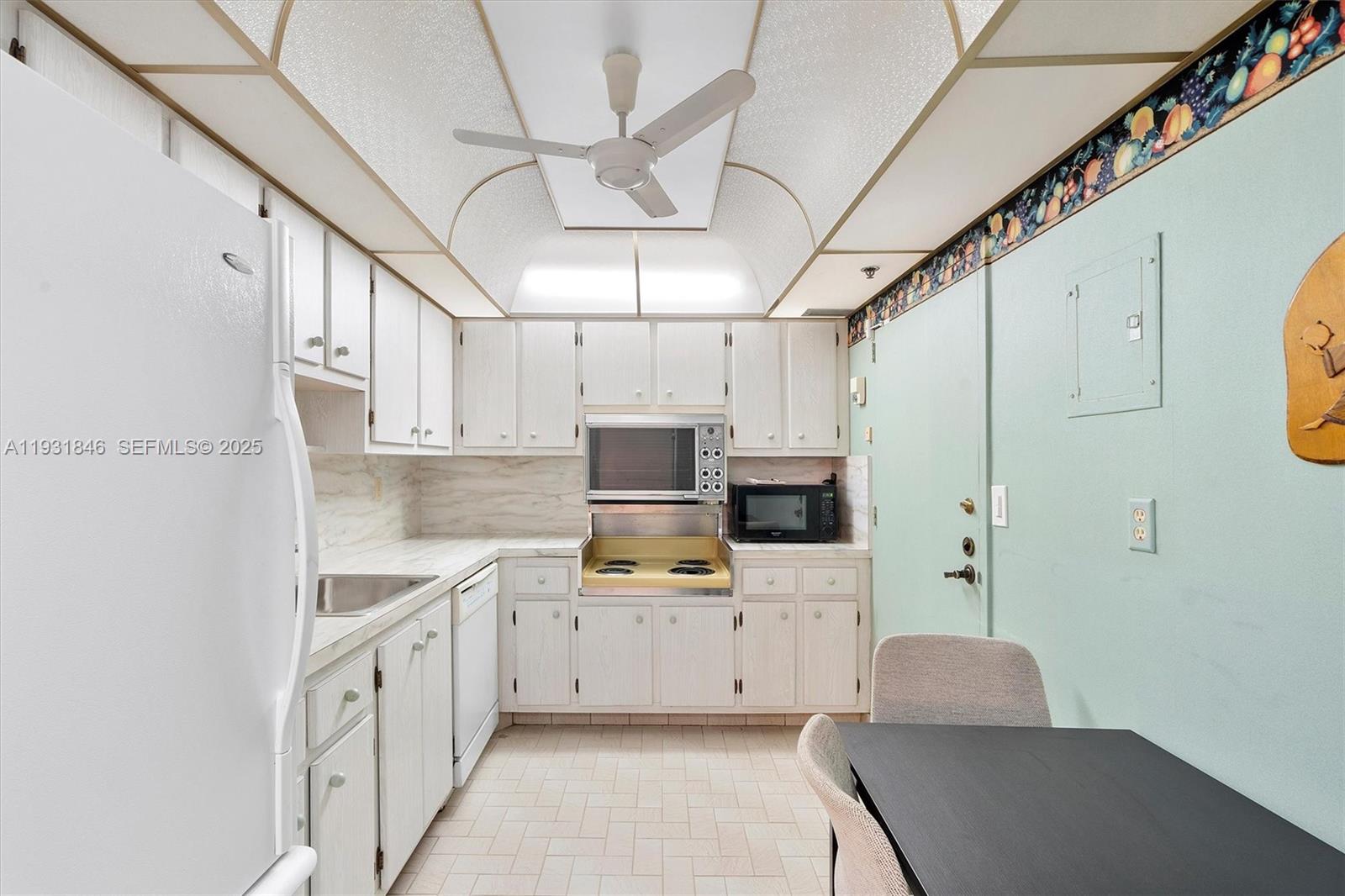 9511 Collins Ave #606 Surfside, FL 33154