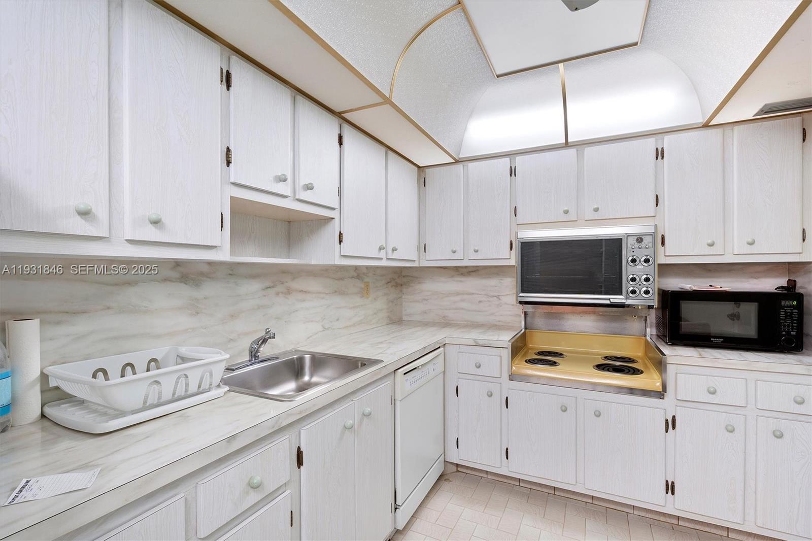 9511 Collins Ave #606 Surfside, FL 33154