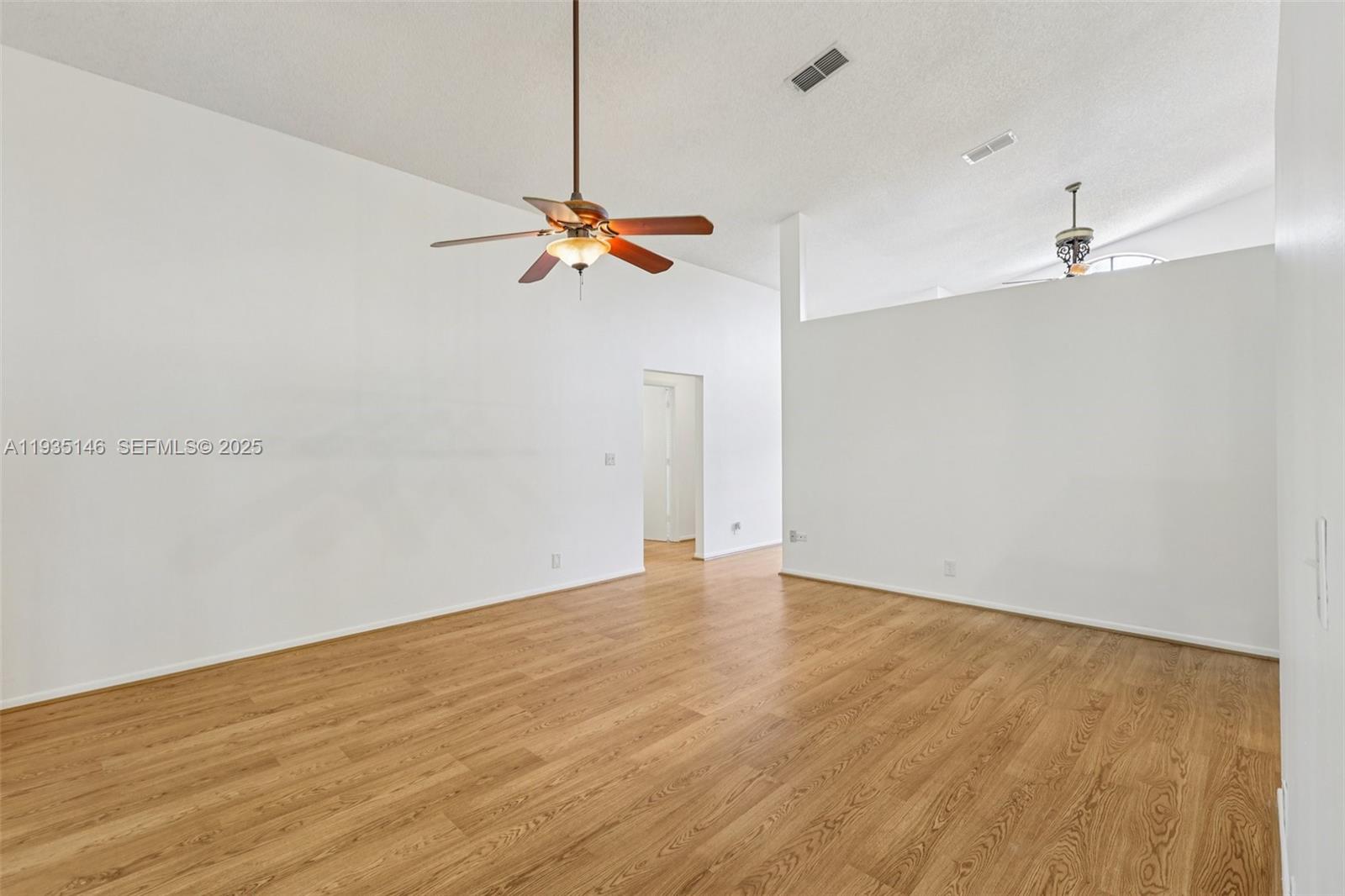 1801 W Oak Knoll Cir Davie, FL 33324