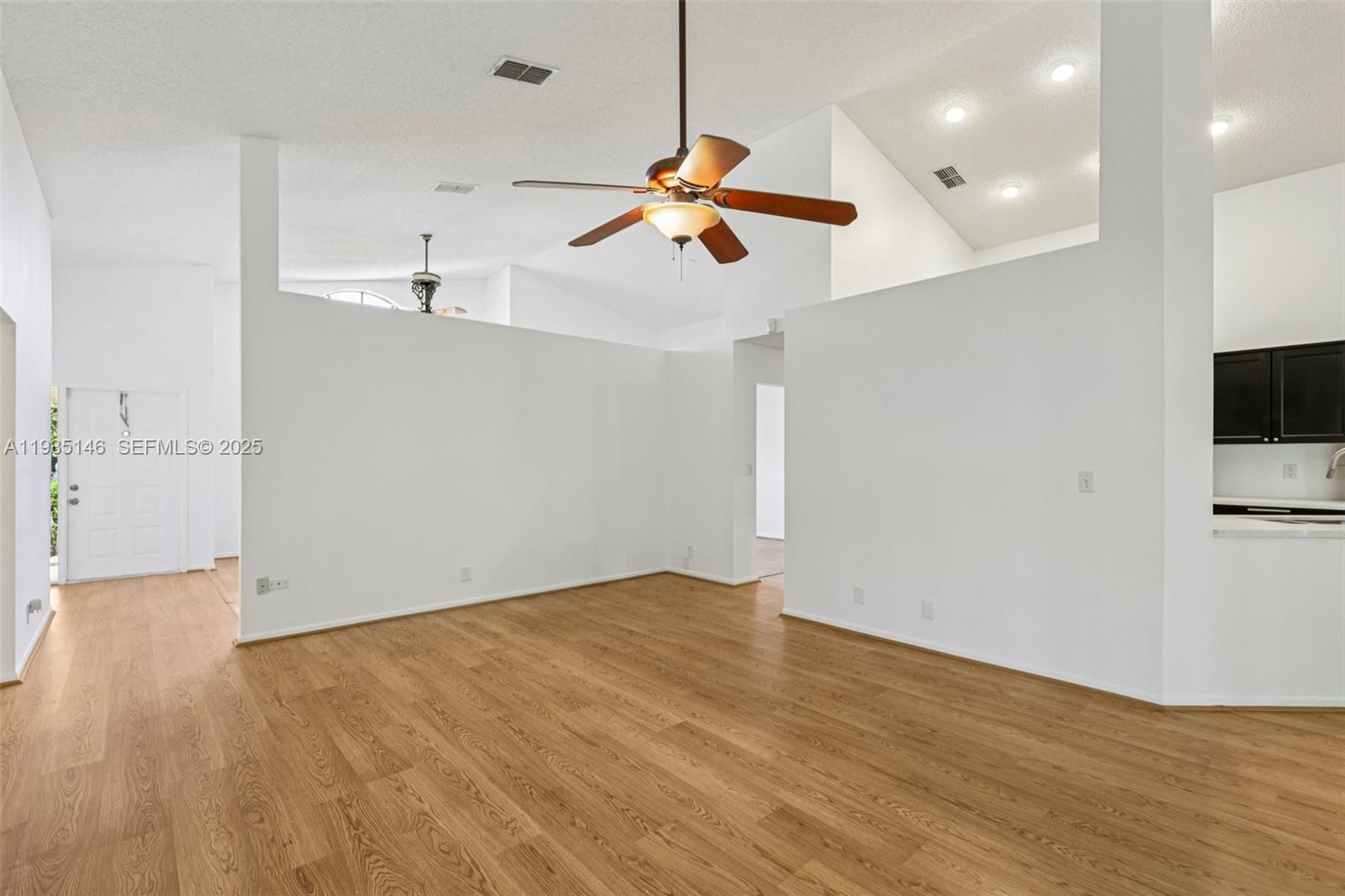 1801 W Oak Knoll Cir Davie, FL 33324