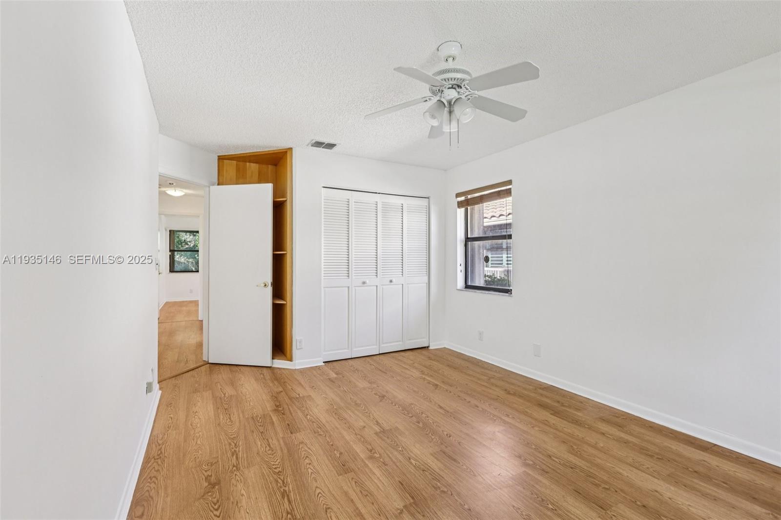 1801 W Oak Knoll Cir Davie, FL 33324