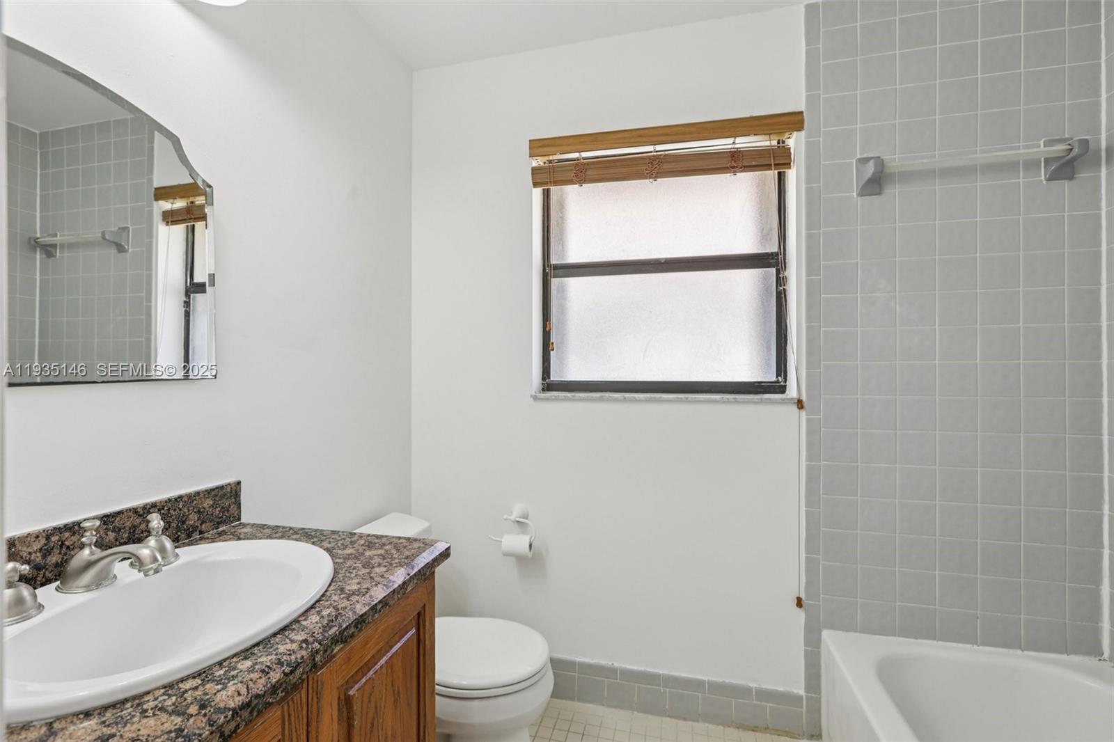 1801 W Oak Knoll Cir Davie, FL 33324