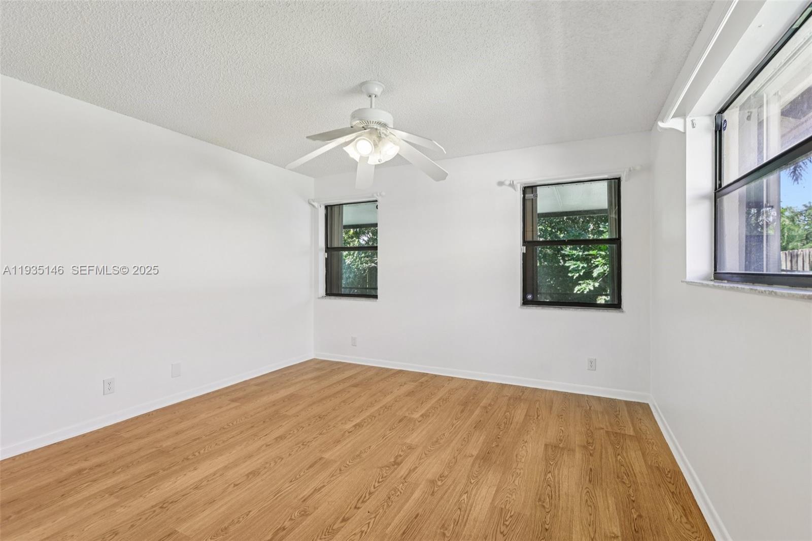 1801 W Oak Knoll Cir Davie, FL 33324