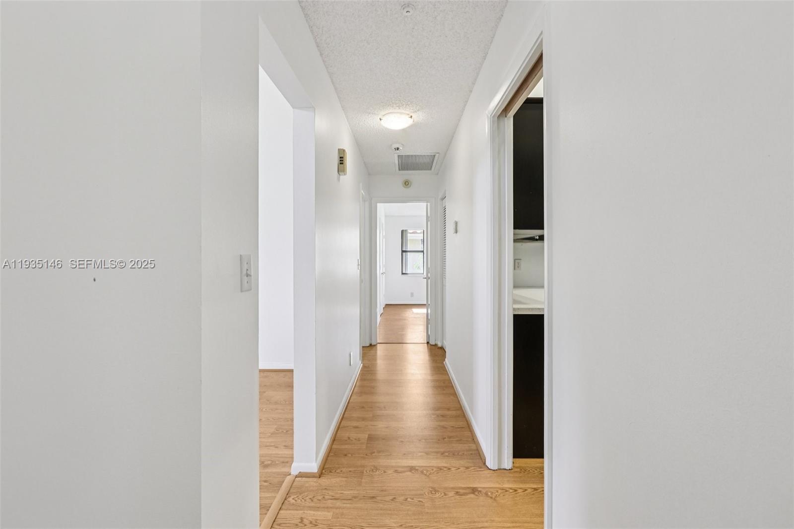 1801 W Oak Knoll Cir Davie, FL 33324