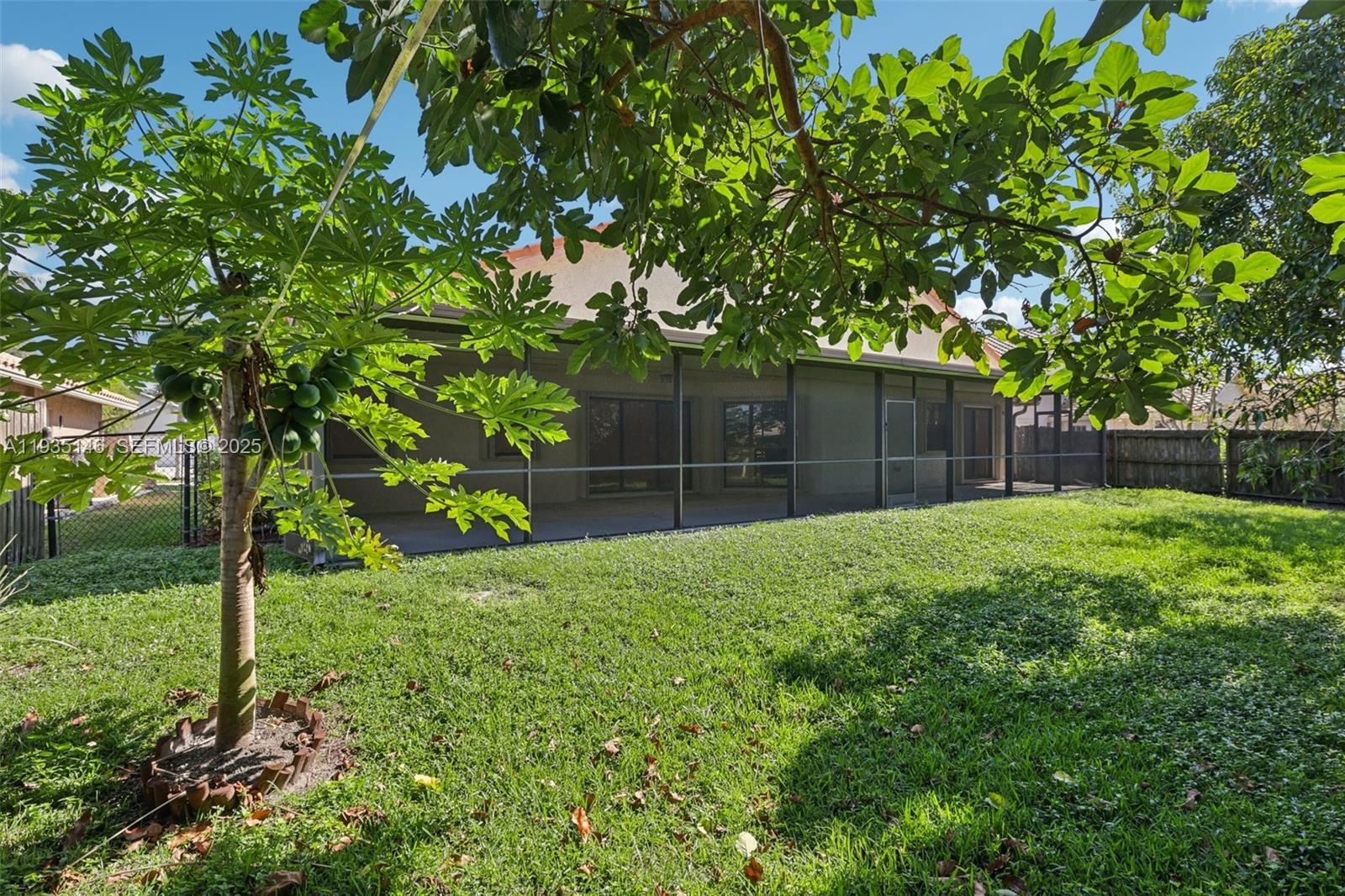 1801 W Oak Knoll Cir Davie, FL 33324