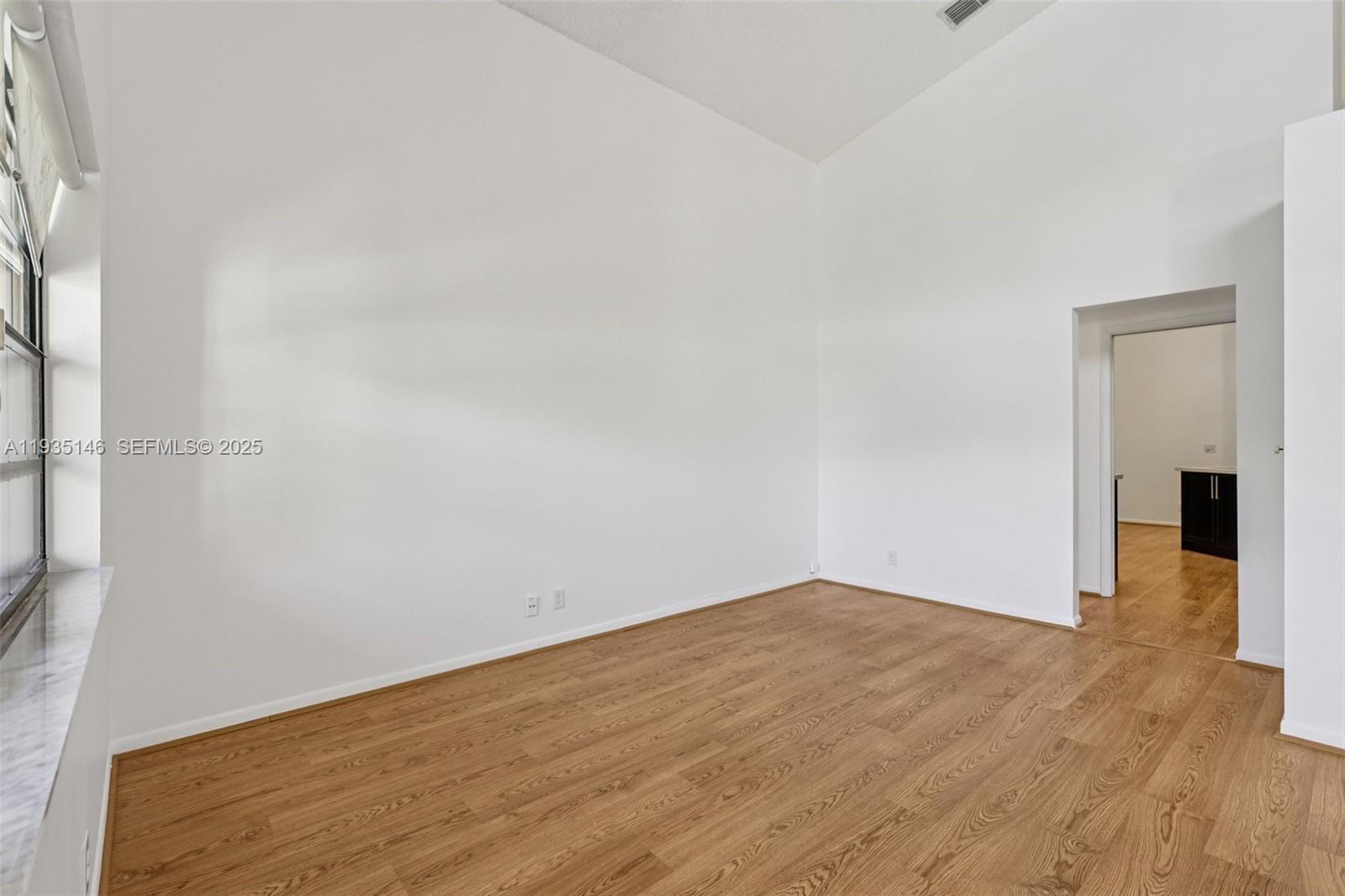 1801 W Oak Knoll Cir Davie, FL 33324