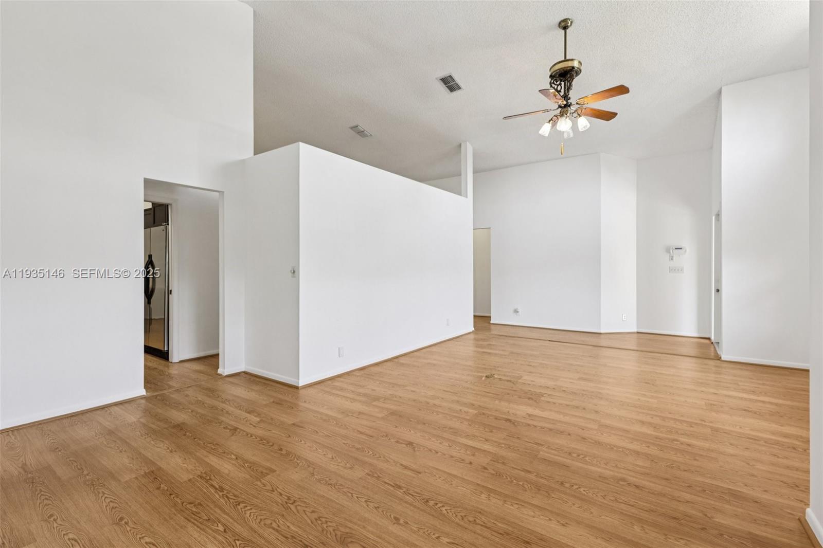 1801 W Oak Knoll Cir Davie, FL 33324