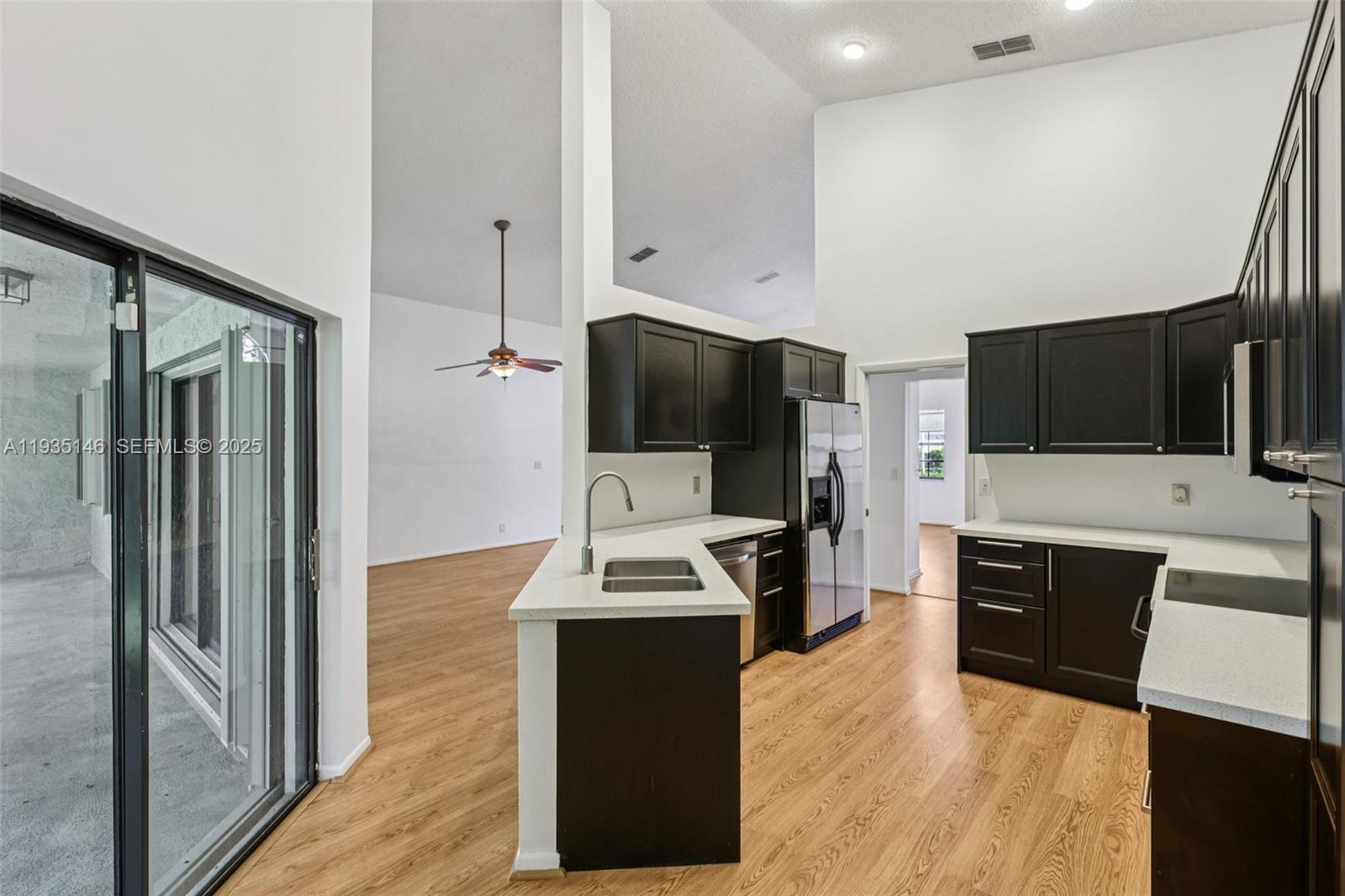 1801 W Oak Knoll Cir Davie, FL 33324