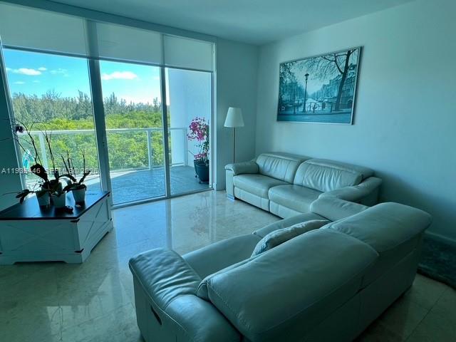 14951 Royal Oaks Ln #505 North Miami, FL 33181